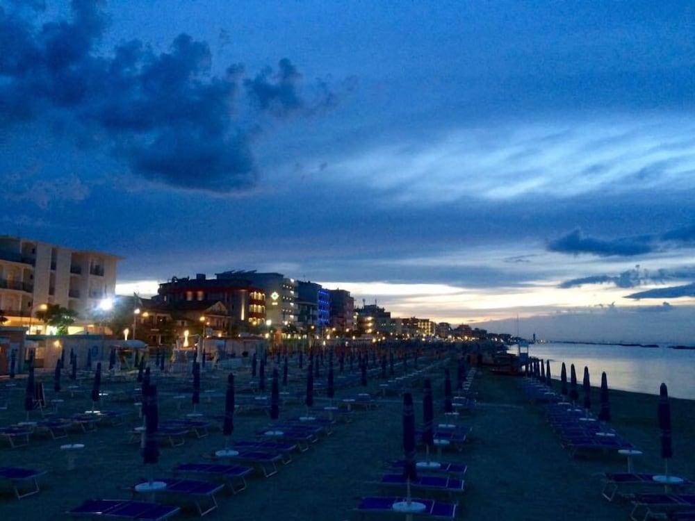 Hotel Ambasciatori Bellaria-Igea Marina Eksteriør bilde